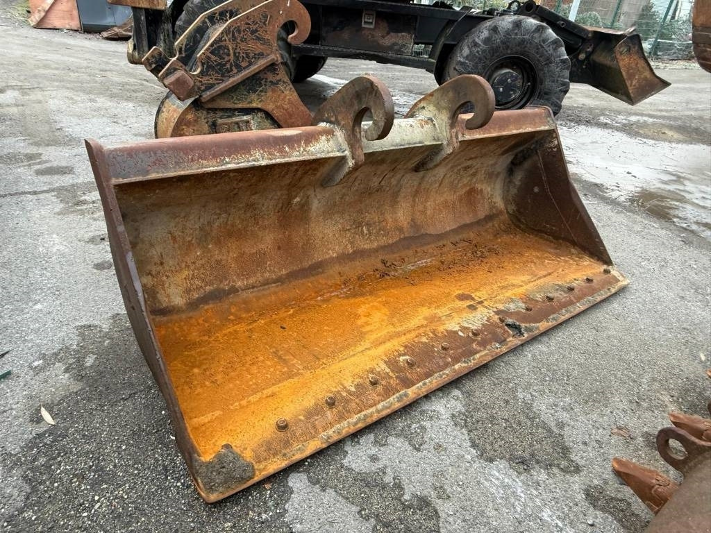 CAT 313D - Багер на тркала: слика 4 CAT 313D - Багер на тркала: слика 4