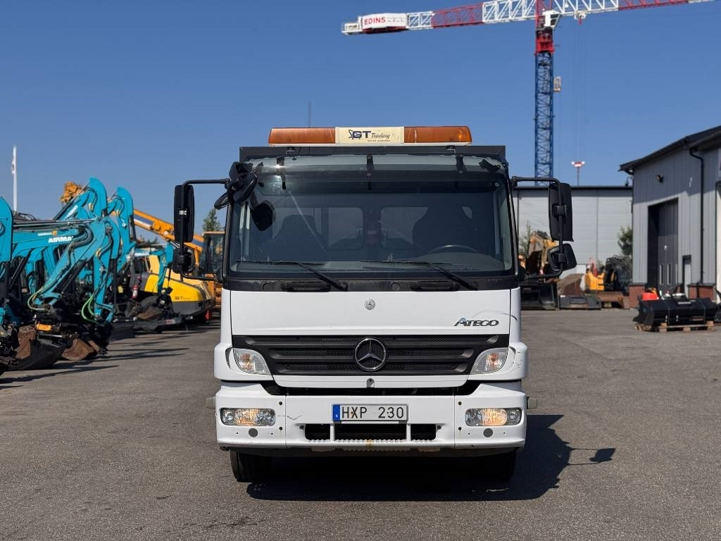 Mercedes-Benz Atego 1524 L 4X2 Växlare Pallift - Камион сандучар: слика 2 Mercedes-Benz Atego 1524 L 4X2 Växlare Pallift - Камион сандучар: слика 2