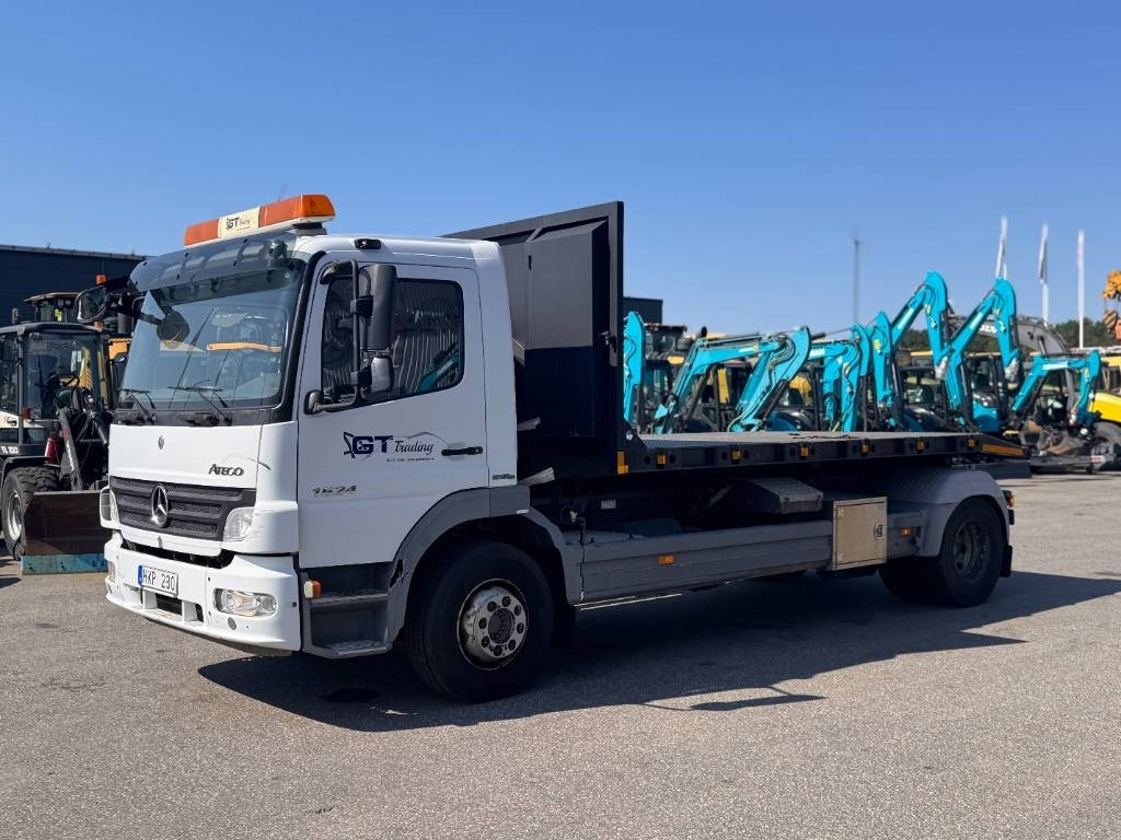 Mercedes-Benz Atego 1524 L 4X2 Växlare Pallift - Камион сандучар: слика 1 Mercedes-Benz Atego 1524 L 4X2 Växlare Pallift - Камион сандучар: слика 1