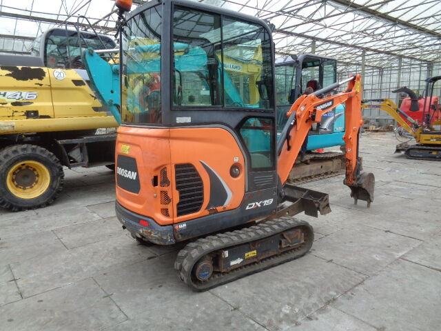Doosan DX19 - Мини багер: слика 2 Doosan DX19 - Мини багер: слика 2