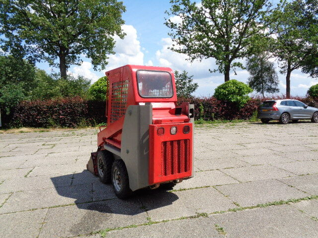 Gehl 1640 - Компактен натоварувач: слика 3 Gehl 1640 - Компактен натоварувач: слика 3