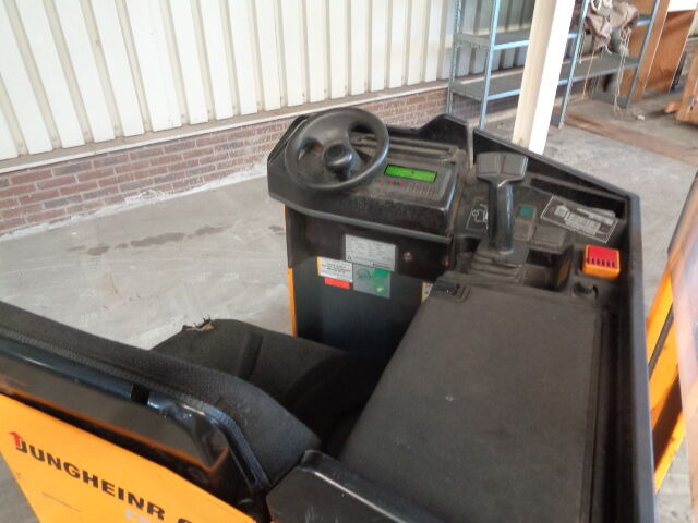 Jungheinrich ESC 216 - Вилушкар со подигнување: слика 5 Jungheinrich ESC 216 - Вилушкар со подигнување: слика 5