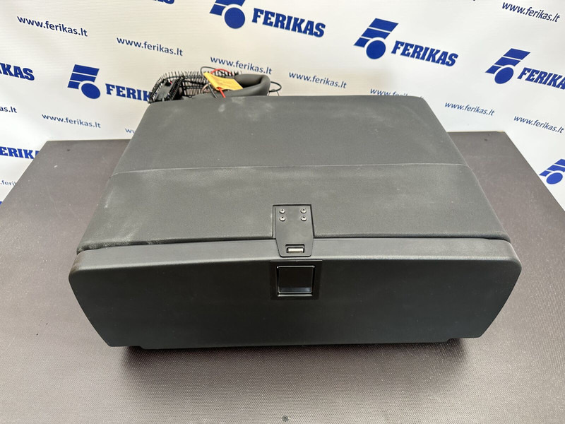 Indel B R - Кабина и ентериер за Камион: слика 2 Indel B R - Кабина и ентериер за Камион: слика 2