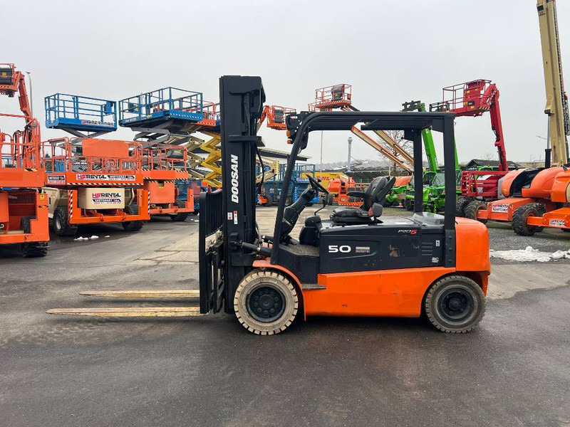 Doosan B50X5 5T 6m Triplex non-marking (1840) - Електричен вилушкар: слика 2 Doosan B50X5 5T 6m Triplex non-marking (1840) - Електричен вилушкар: слика 2