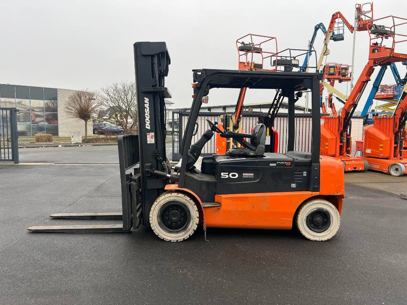Doosan B50X5 5T 6m Triplex non-marking (1841) - Електричен вилушкар: слика 2 Doosan B50X5 5T 6m Triplex non-marking (1841) - Електричен вилушкар: слика 2