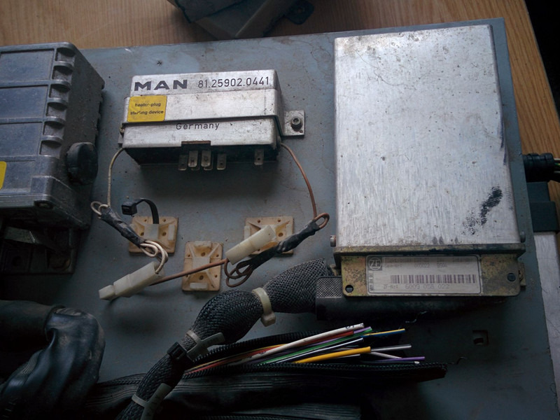 MAN ABS 0265150315 . 0206000008 - Единица за контрола: слика 2 MAN ABS 0265150315 . 0206000008 - Единица за контрола: слика 2