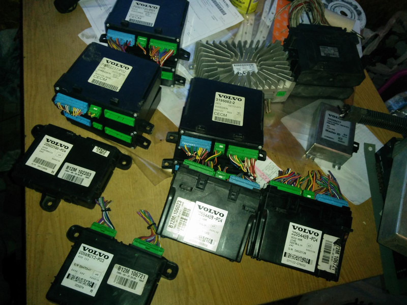 Volvo 20503188-P04.3195082-2 R03 - Единица за контрола: слика 1 Volvo 20503188-P04.3195082-2 R03 - Единица за контрола: слика 1