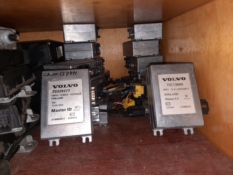 Volvo 70329277 / 70395975-P01 / 70361720-P01 / 70322237-P02 - Единица за контрола: слика 1 Volvo 70329277 / 70395975-P01 / 70361720-P01 / 70322237-P02 - Единица за контрола: слика 1