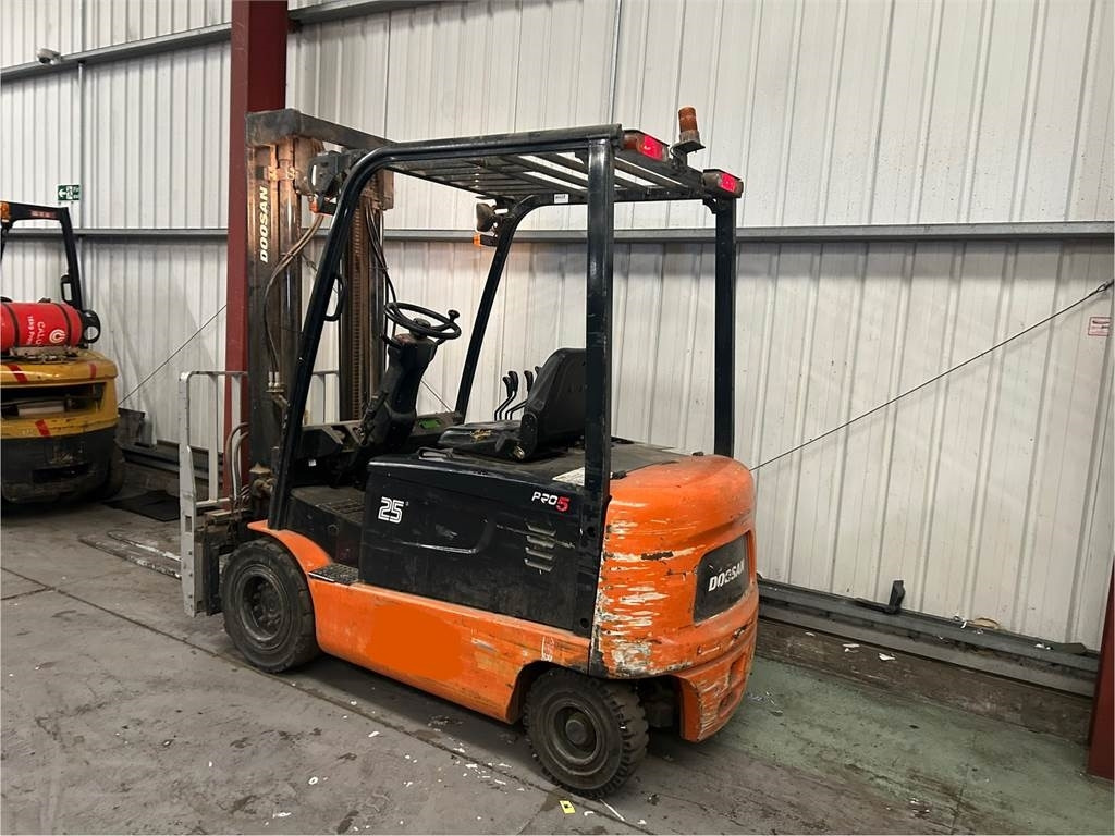 Doosan B25X-5 - Електричен вилушкар: слика 3 Doosan B25X-5 - Електричен вилушкар: слика 3