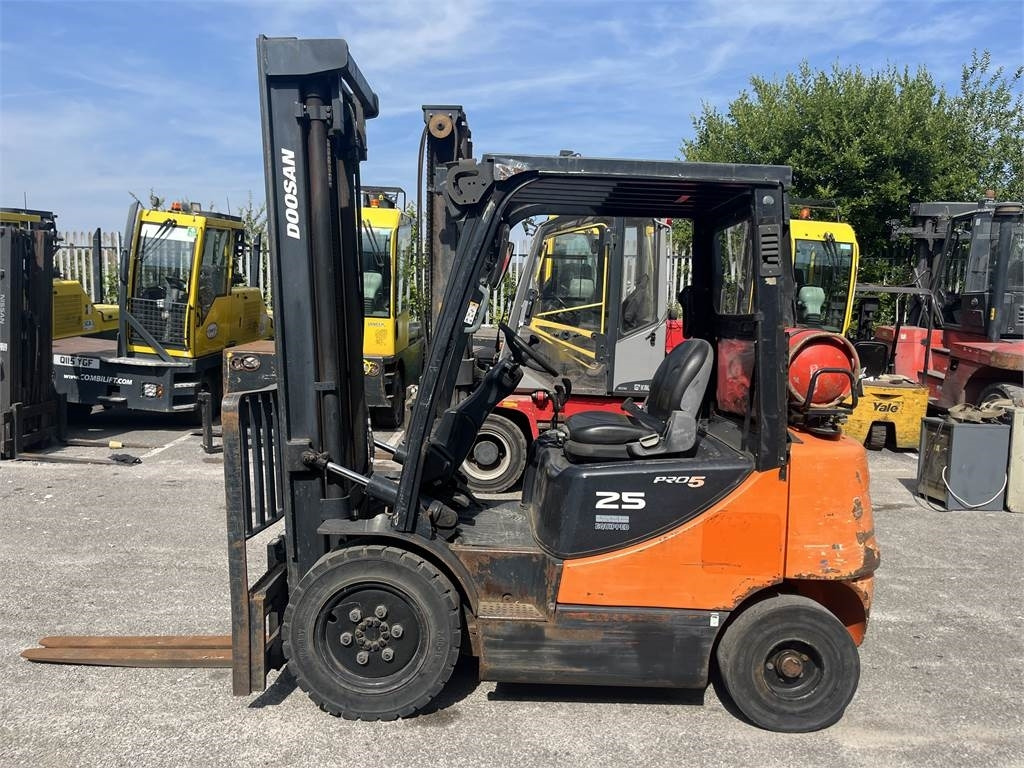 Doosan G25E-5 - Плински вилушкар: слика 1 Doosan G25E-5 - Плински вилушкар: слика 1