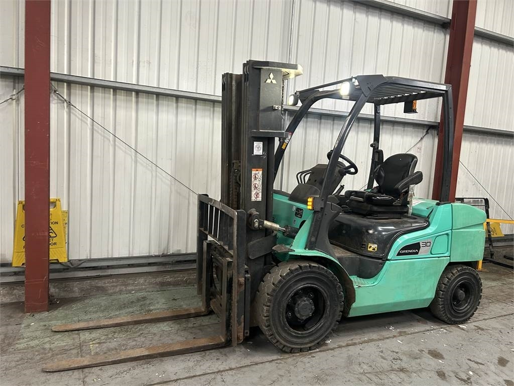 Mitsubishi FD30NT - Дизел вилушкар: слика 2 Mitsubishi FD30NT - Дизел вилушкар: слика 2