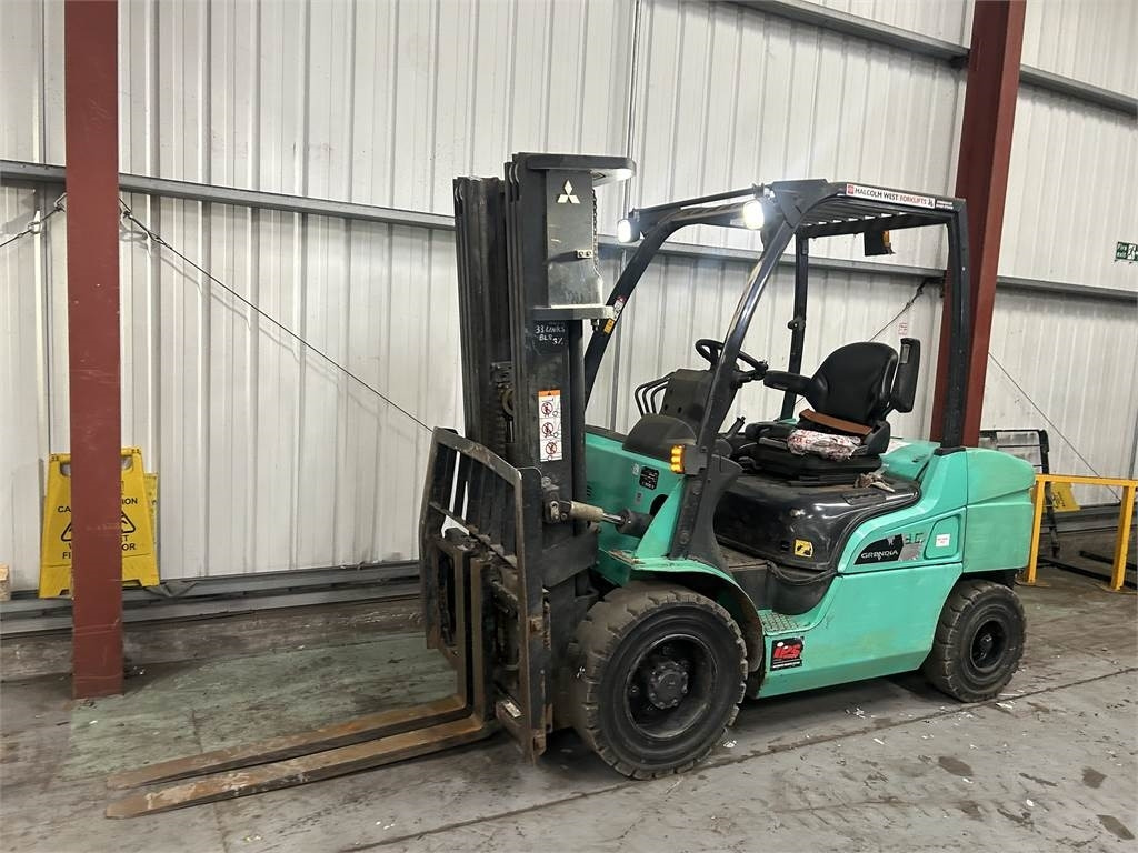 Mitsubishi FD30NT - Дизел вилушкар: слика 2 Mitsubishi FD30NT - Дизел вилушкар: слика 2