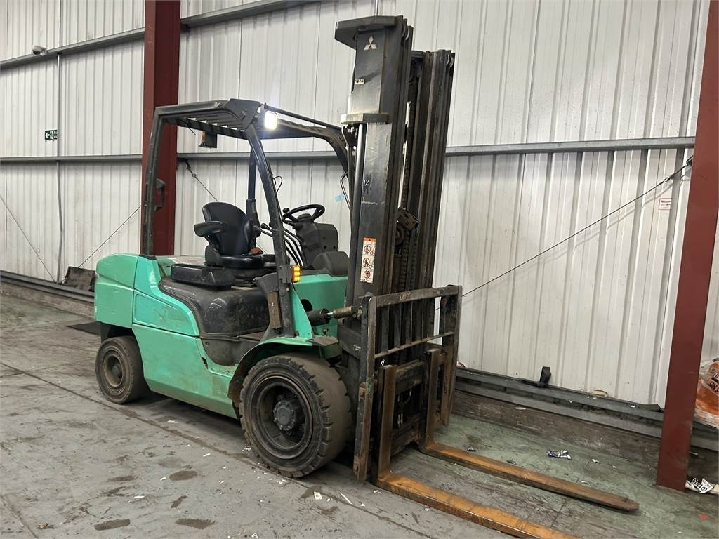 Mitsubishi FD35NT - Дизел вилушкар: слика 4 Mitsubishi FD35NT - Дизел вилушкар: слика 4