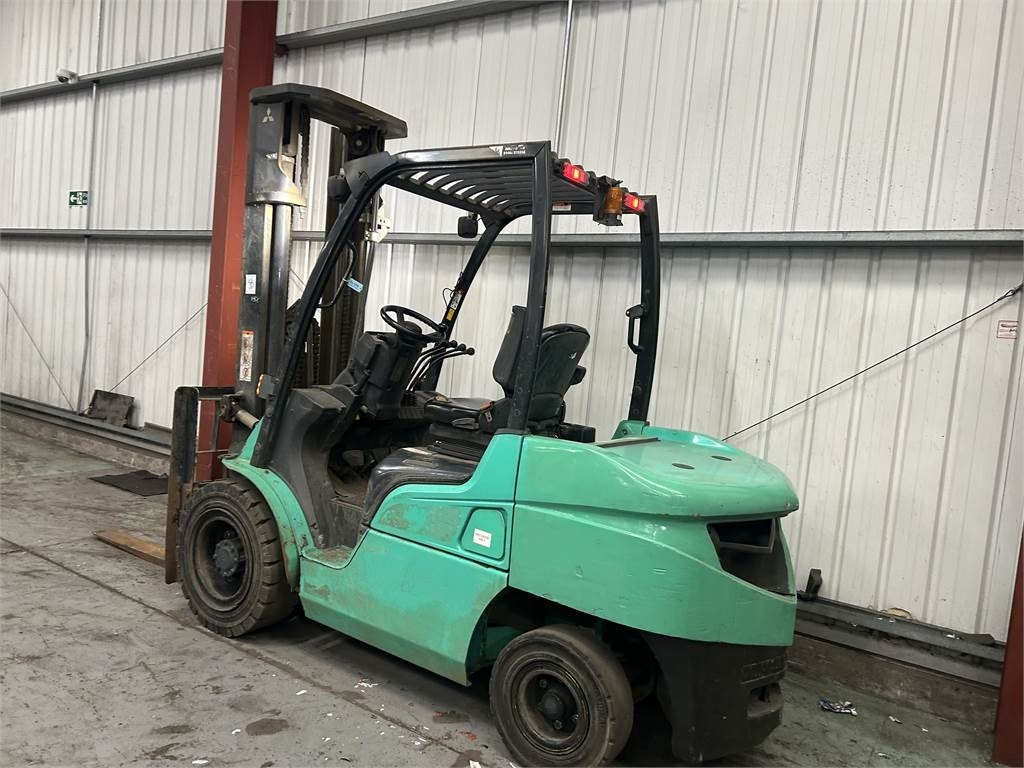 Mitsubishi FD35NT - Дизел вилушкар: слика 3 Mitsubishi FD35NT - Дизел вилушкар: слика 3