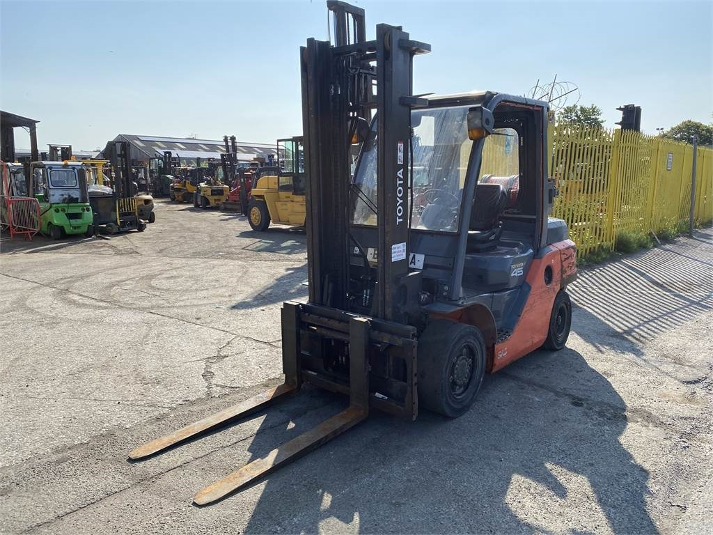 Toyota 8FG40N - Плински вилушкар: слика 2 Toyota 8FG40N - Плински вилушкар: слика 2