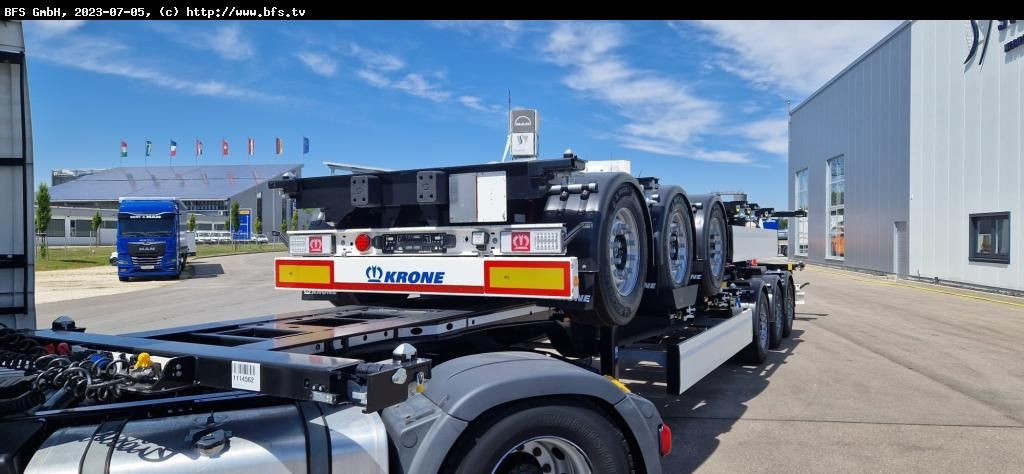 Krone Sattelauflieger Container Chassi SDC 27 eLTU5-2 Krone Sattelauflieger Container Chassi SDC 27 eLTU5-2 - Транспортер на контејнер/ Полуприколка со променливо тело: слика 4 Krone Sattelauflieger Container Chassi SDC 27 eLTU5-2 Krone Sattelauflieger Container Chassi SDC 27 eLTU5-2 - Транспортер на контејнер/ Полуприколка со променливо тело: слика 4