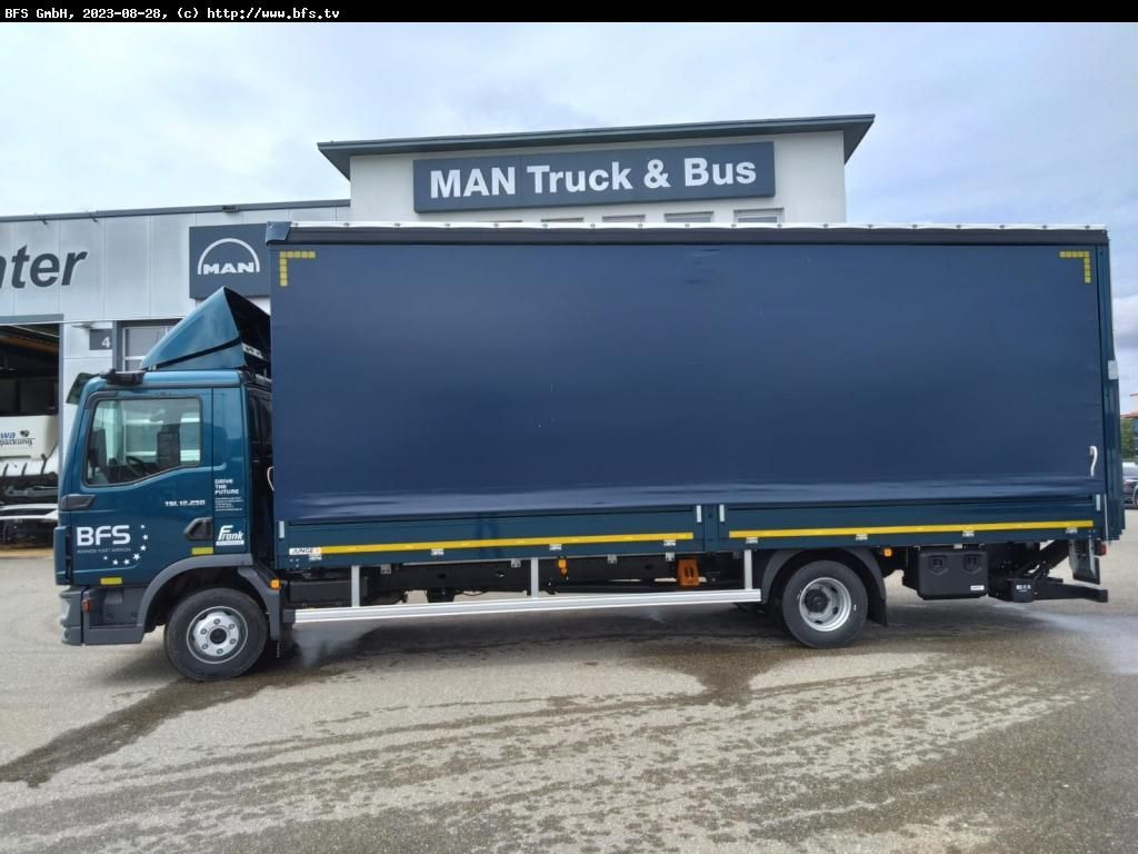 MAN TGL (TG3) 12.250 4x2 BL CH Plane und Spiegel, LB - Камион со церада: слика 3 MAN TGL (TG3) 12.250 4x2 BL CH Plane und Spiegel, LB - Камион со церада: слика 3