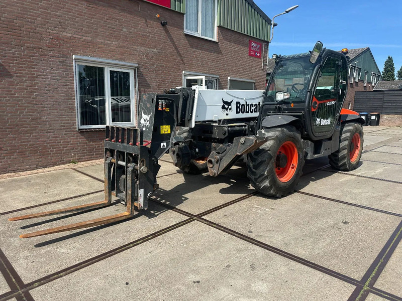Bobcat T40.180 SLPB 31,CE, 3102 HOURS, 18 M , 4000KG 1200MM FORKS AIR CONDITIONER - Телескопски ракувач: слика 3 Bobcat T40.180 SLPB 31,CE, 3102 HOURS, 18 M , 4000KG 1200MM FORKS AIR CONDITIONER - Телескопски ракувач: слика 3