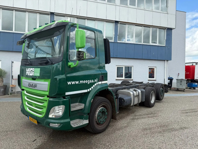 DAF CF 400 6X2 EURO 6 - ONLY 689.209 KM + STEERING AXLE - Камион со кабинска шасија: слика 1 DAF CF 400 6X2 EURO 6 - ONLY 689.209 KM + STEERING AXLE - Камион со кабинска шасија: слика 1