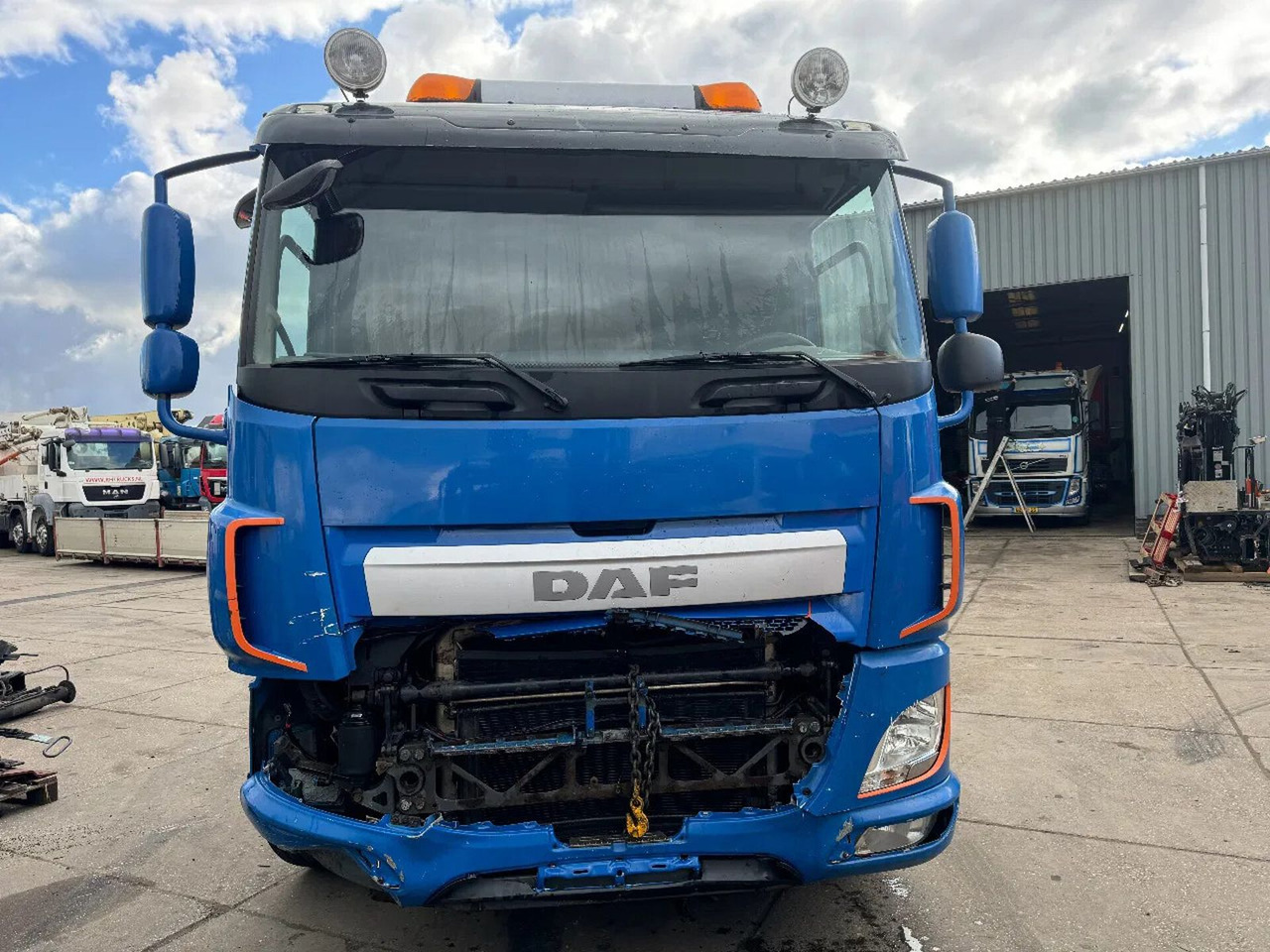 DAF CF 460 8X2 ONLY VISUAL DAMAGED // ENGINE IS RUNN - Камион со кука за подигање: слика 2 DAF CF 460 8X2 ONLY VISUAL DAMAGED // ENGINE IS RUNN - Камион со кука за подигање: слика 2