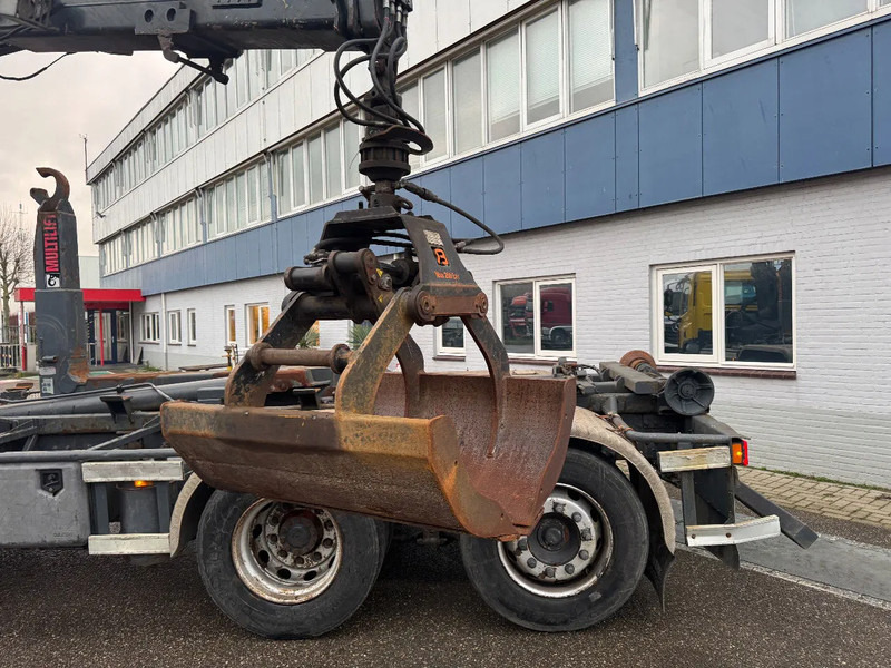 DAF CF 75.310 6X2 EURO 5 HMF 1244 Z2 + REMOTE + HIAB 17T HOOK - Камион со кран: слика 4 DAF CF 75.310 6X2 EURO 5 HMF 1244 Z2 + REMOTE + HIAB 17T HOOK - Камион со кран: слика 4