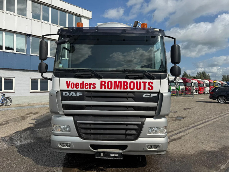 DAF CF 85.360 8X2 EURO 5 + TANK 32.700 LITER - LAMBRECHT - Камион цистерна: слика 2 DAF CF 85.360 8X2 EURO 5 + TANK 32.700 LITER - LAMBRECHT - Камион цистерна: слика 2