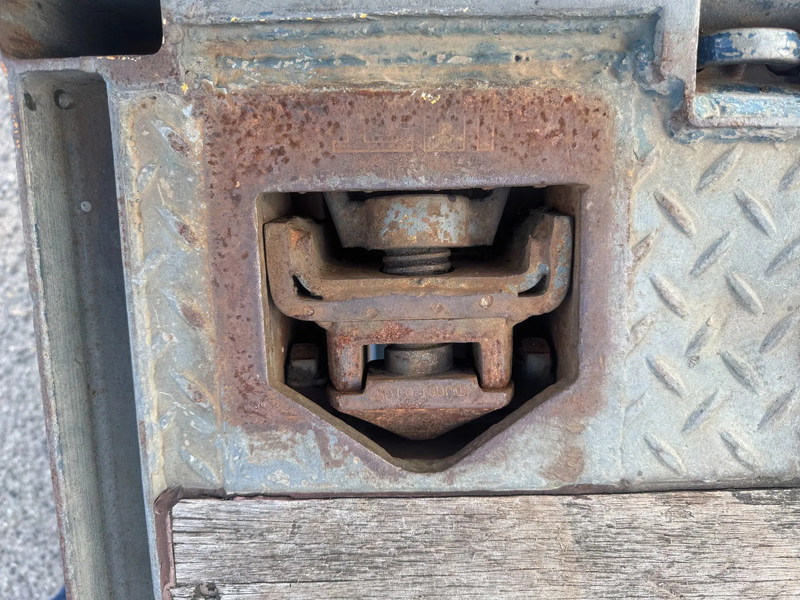 Лизинг на DAF CF 85.410 8X2 EURO 5 PALFINGER PK60002 + FLY JIB + REMOTE + TWISTLOCKS DAF CF 85.410 8X2 EURO 5 PALFINGER PK60002 + FLY JIB + REMOTE + TWISTLOCKS: слика 12 Лизинг на DAF CF 85.410 8X2 EURO 5 PALFINGER PK60002 + FLY JIB + REMOTE + TWISTLOCKS DAF CF 85.410 8X2 EURO 5 PALFINGER PK60002 + FLY JIB + REMOTE + TWISTLOCKS: слика 12