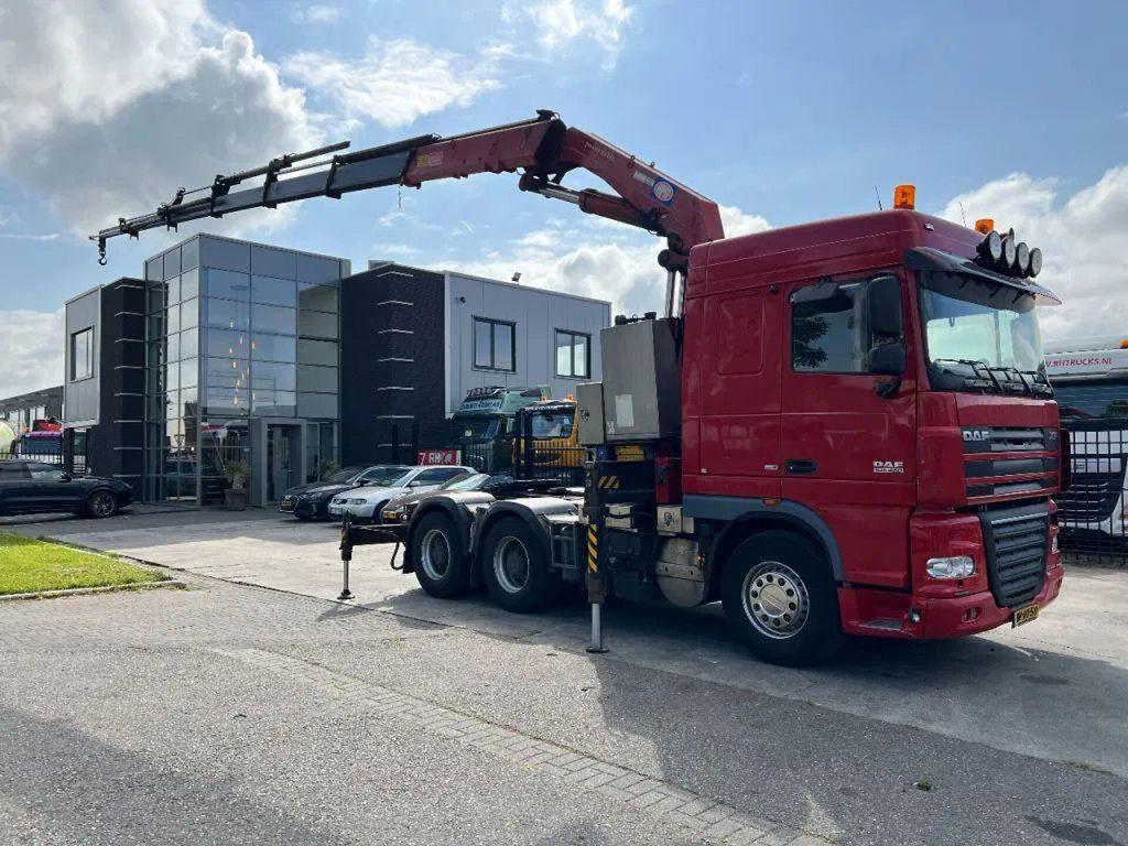DAF XF 105.460 6X4 EURO 5 + HMF 4220 K6 + REMOTE CON - Камион со кран, Камион влекач: слика 1 DAF XF 105.460 6X4 EURO 5 + HMF 4220 K6 + REMOTE CON - Камион со кран, Камион влекач: слика 1