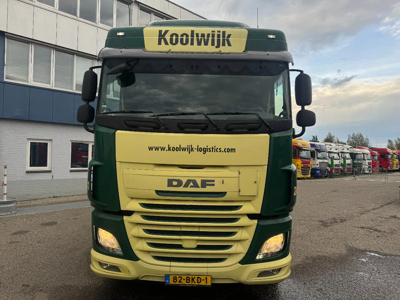 DAF XF 510 8X2 EURO 6 RETARDER TÜV TILL 08-2026 - Транспортер на контејнер/ Камион со променливо тело: слика 2 DAF XF 510 8X2 EURO 6 RETARDER TÜV TILL 08-2026 - Транспортер на контејнер/ Камион со променливо тело: слика 2