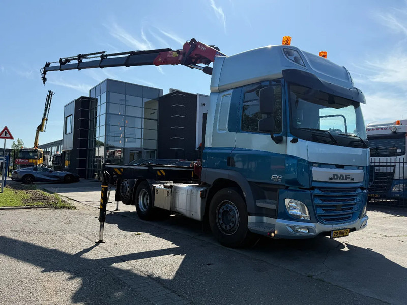 DAF CF 440 6X2 EURO 6 + HMF 3220-K5 REMOTE 5E & 6E FUNCTIE - Камион влекач: слика 2 DAF CF 440 6X2 EURO 6 + HMF 3220-K5 REMOTE 5E & 6E FUNCTIE - Камион влекач: слика 2