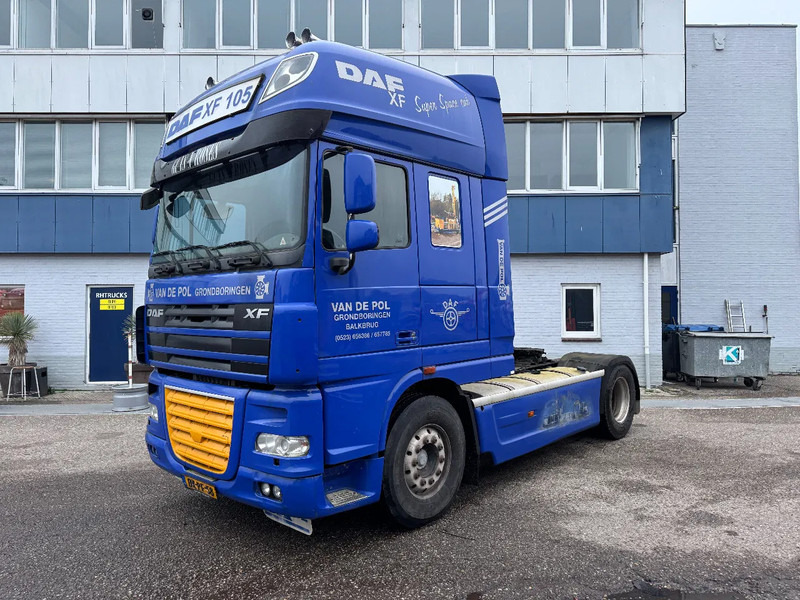 DAF XF 105.460 4X2 SKIRTS EURO 5 ONLY 770.446 KM HOLLAND TRUCK - Камион влекач: слика 1 DAF XF 105.460 4X2 SKIRTS EURO 5 ONLY 770.446 KM HOLLAND TRUCK - Камион влекач: слика 1