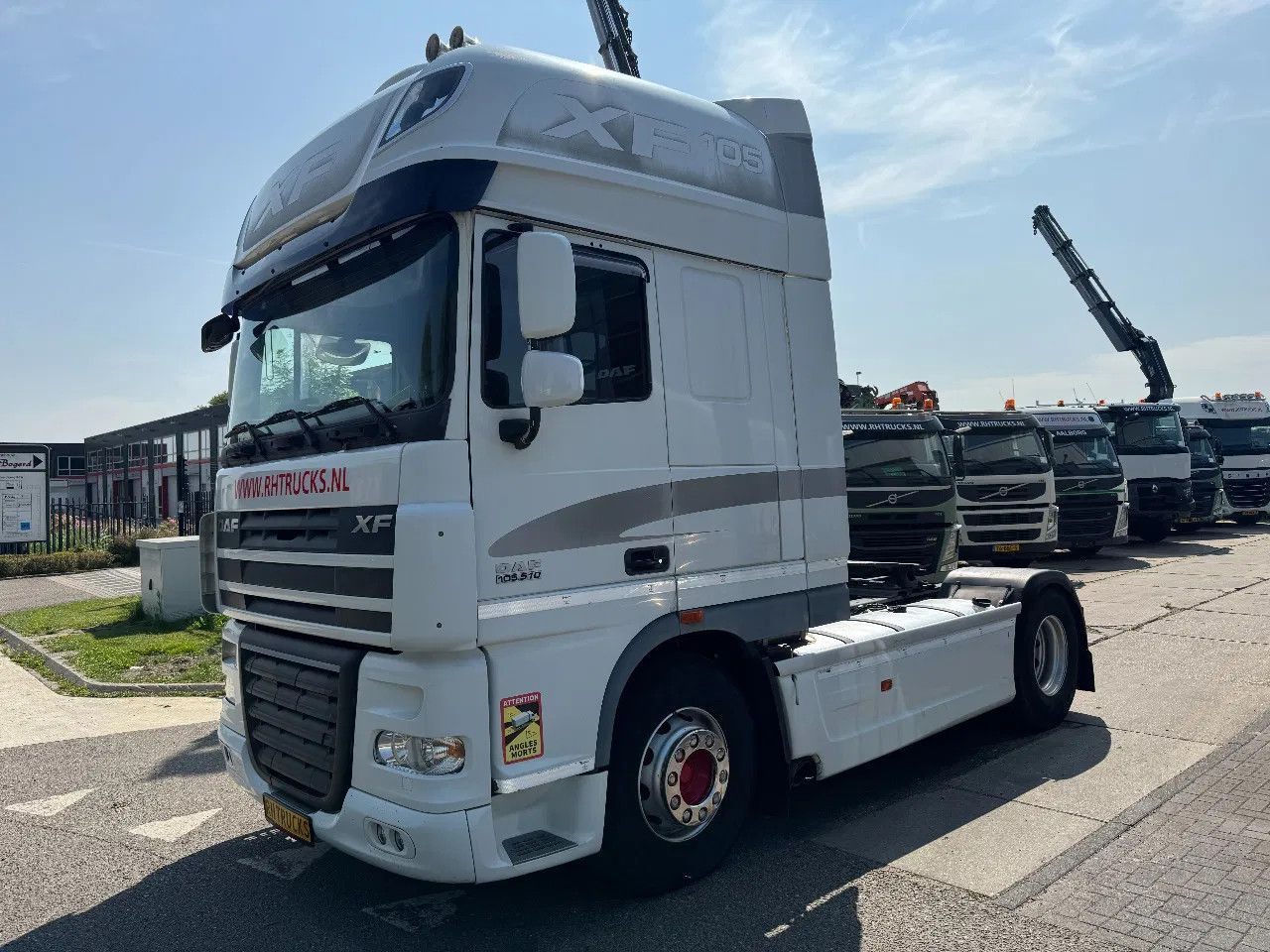 DAF XF 105.510 4X2 SKIRTS ADR RETARDER STANDKLIMA - Камион влекач: слика 1 DAF XF 105.510 4X2 SKIRTS ADR RETARDER STANDKLIMA - Камион влекач: слика 1