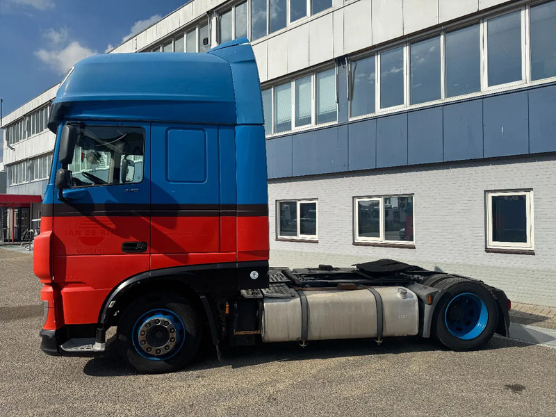 DAF XF 440 4X2 EURO 6 LOW DECK - Камион влекач: слика 2 DAF XF 440 4X2 EURO 6 LOW DECK - Камион влекач: слика 2