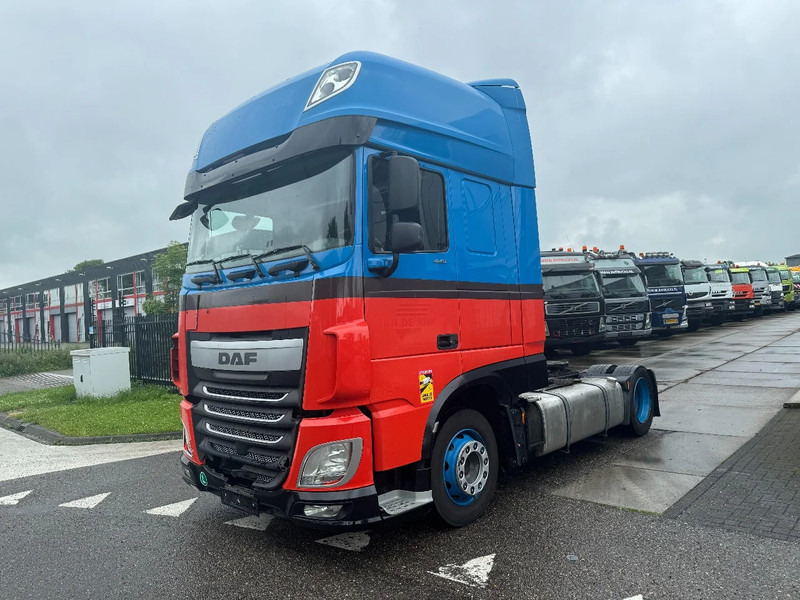 DAF XF 440 4X2 LOW DECK EURO 6 - Камион влекач: слика 1 DAF XF 440 4X2 LOW DECK EURO 6 - Камион влекач: слика 1