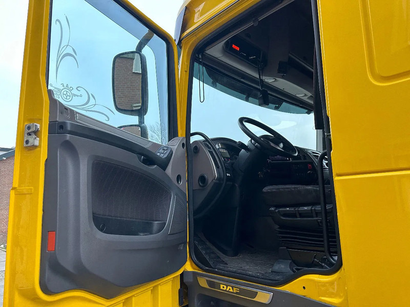 Камион влекач DAF XF 530 8X4 140 TON 384000 KM: слика 17