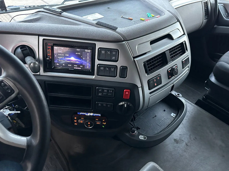 Камион влекач DAF XF 530 8X4 140 TON 384000 KM: слика 12