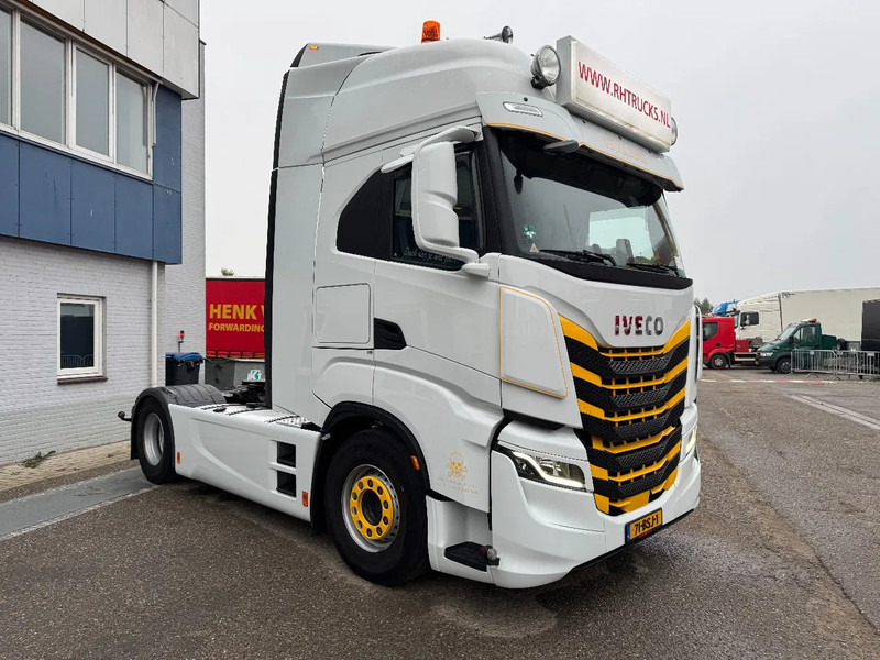 Iveco S-WAY 460 4X2 EURO 6 SKIRTS DOUBLE TANK - Камион влекач: слика 3 Iveco S-WAY 460 4X2 EURO 6 SKIRTS DOUBLE TANK - Камион влекач: слика 3