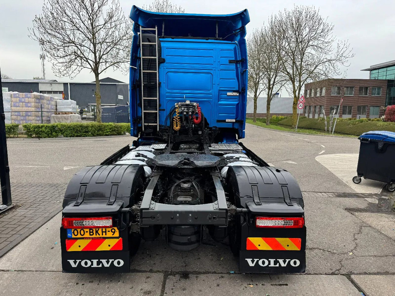 Volvo FM 370 4X2 EURO 6 SKIRTS TÜV TILL 10-2025 - Камион влекач: слика 5 Volvo FM 370 4X2 EURO 6 SKIRTS TÜV TILL 10-2025 - Камион влекач: слика 5
