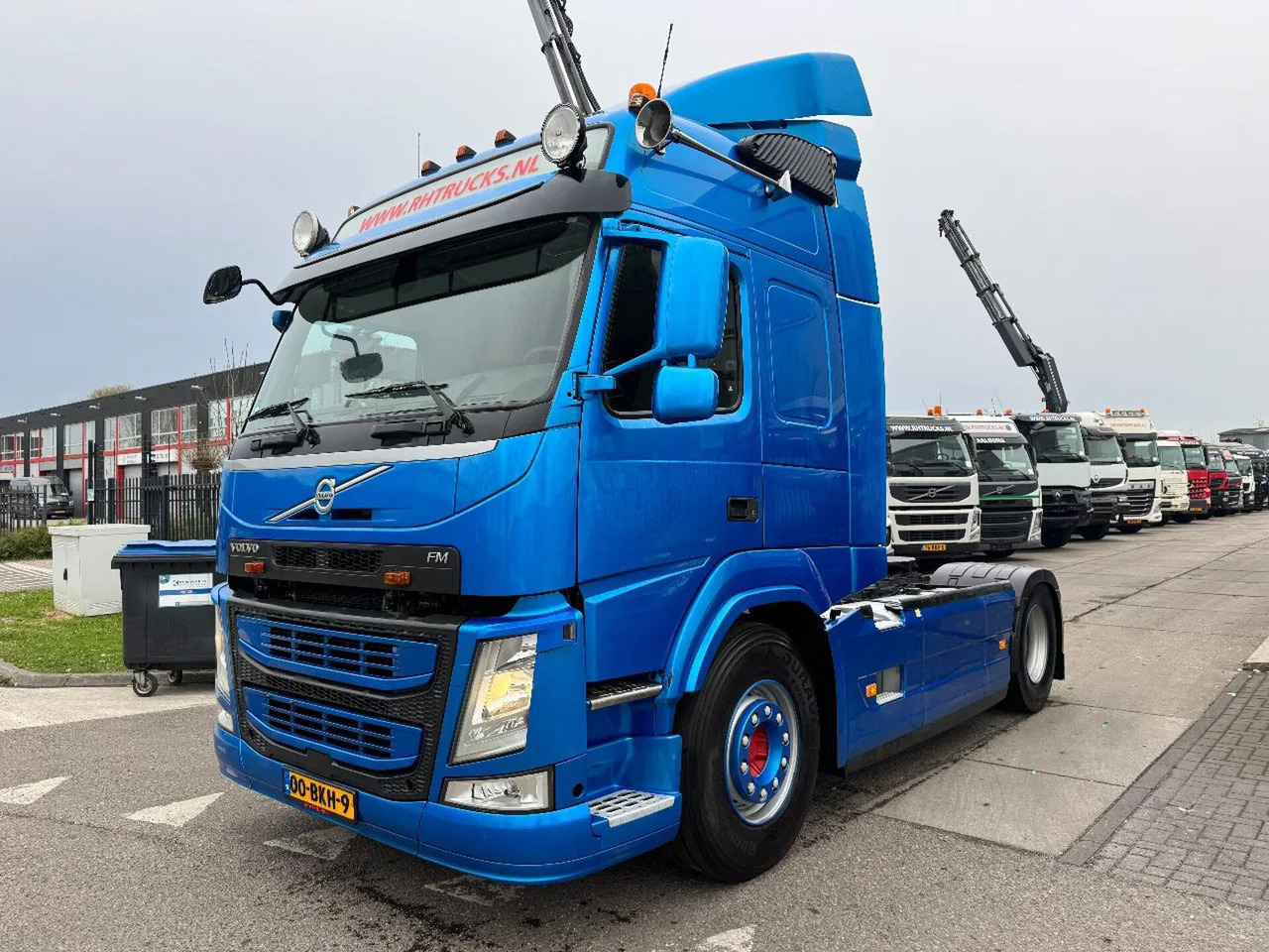 Volvo FM 370 4X2 EURO 6 SKIRTS TÜV TILL 10-2025 - Камион влекач: слика 1 Volvo FM 370 4X2 EURO 6 SKIRTS TÜV TILL 10-2025 - Камион влекач: слика 1