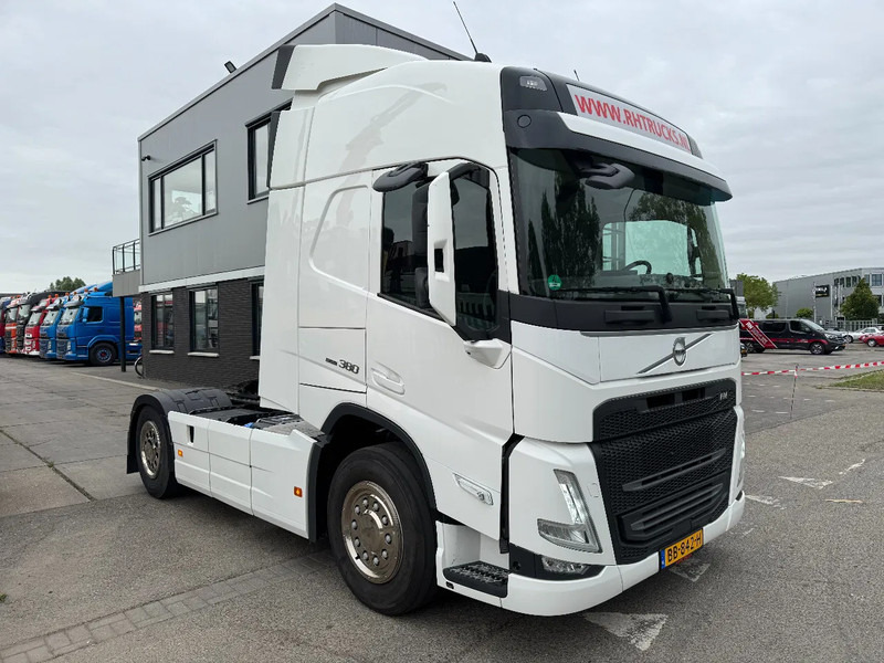 Volvo FM 380 4X2 EURO 6 NEW FACE SKIRTS AIRCO SPOILERS - Камион влекач: слика 3 Volvo FM 380 4X2 EURO 6 NEW FACE SKIRTS AIRCO SPOILERS - Камион влекач: слика 3