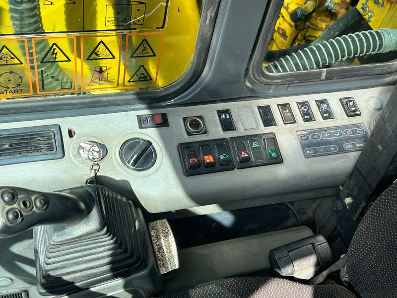 Багер на тркала Komatsu PW150ES-6K CE: слика 13