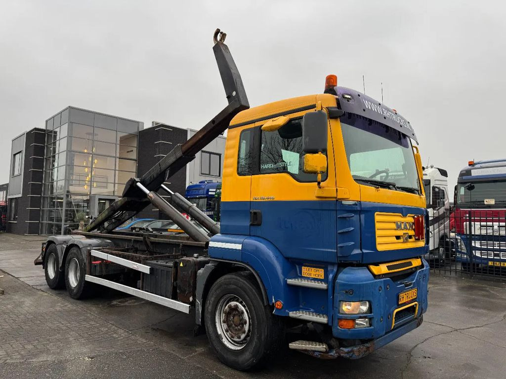 MAN TGA 28.440 6X2 - EURO 4 + VDL HOOK + LIFT AXLE - Камион со кука за подигање: слика 2 MAN TGA 28.440 6X2 - EURO 4 + VDL HOOK + LIFT AXLE - Камион со кука за подигање: слика 2
