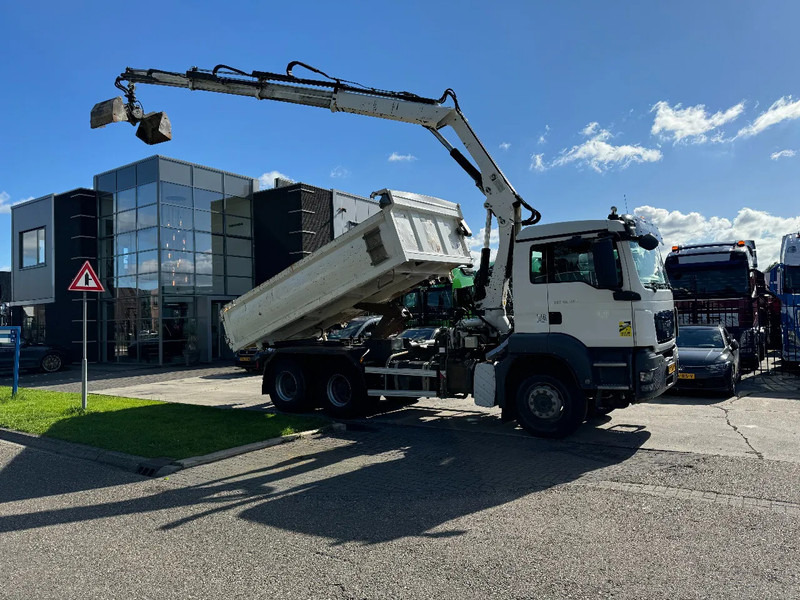 MAN TGS 26.400 6X4 HIAB 166D + REMOTE CONTROL + 2 WAYS KIPPER TÜV TILL 07-2025 - Кипер, Камион со кран: слика 2 MAN TGS 26.400 6X4 HIAB 166D + REMOTE CONTROL + 2 WAYS KIPPER TÜV TILL 07-2025 - Кипер, Камион со кран: слика 2