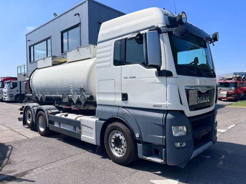 MAN TGX 26.560 6X2 EURO 6 - 11.500L VACUUM CLEANER - 2 COMPARTIMENTEN + INTARDER - Вакуумски камион: слика 3 MAN TGX 26.560 6X2 EURO 6 - 11.500L VACUUM CLEANER - 2 COMPARTIMENTEN + INTARDER - Вакуумски камион: слика 3