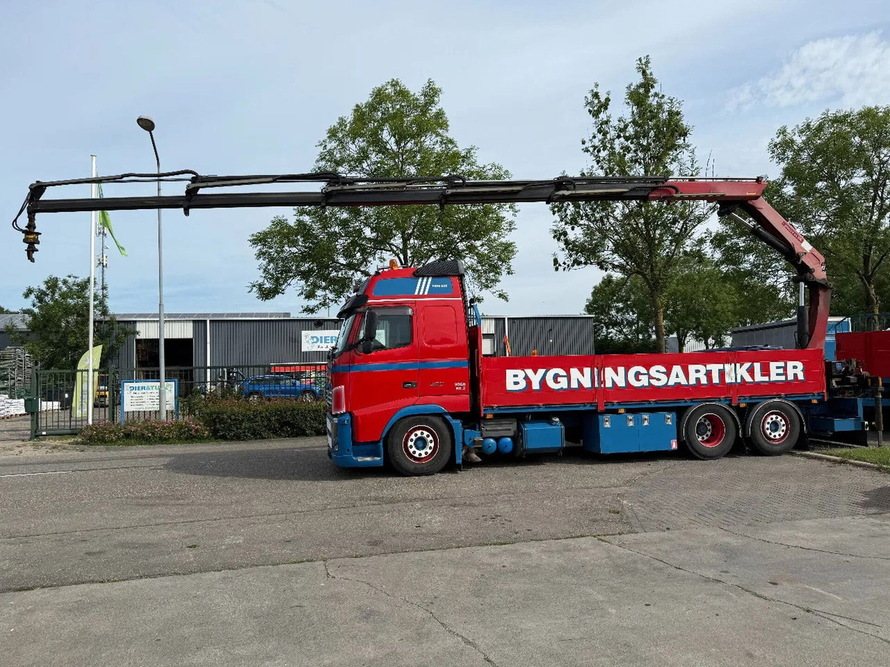Volvo FH 600 - 6X2 - EURO 5 + HMF 2420 K5 + REMOTE - Камион со платформа, Камион со кран: слика 1 Volvo FH 600 - 6X2 - EURO 5 + HMF 2420 K5 + REMOTE - Камион со платформа, Камион со кран: слика 1