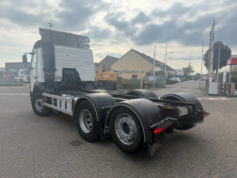 Volvo FM 330 FM 330 6X2 GESTUURD MET KM 235315 - Камион со кабинска шасија: слика 2 Volvo FM 330 FM 330 6X2 GESTUURD MET KM 235315 - Камион со кабинска шасија: слика 2