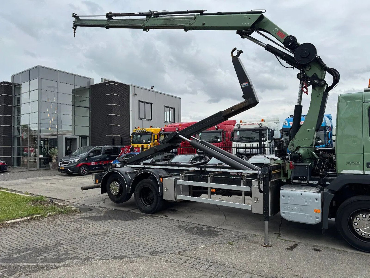 Volvo FM 370 6X2 VDL 21T HOOK + HIAB 211 + REMOTE CONT - Камион со кран: слика 4 Volvo FM 370 6X2 VDL 21T HOOK + HIAB 211 + REMOTE CONT - Камион со кран: слика 4