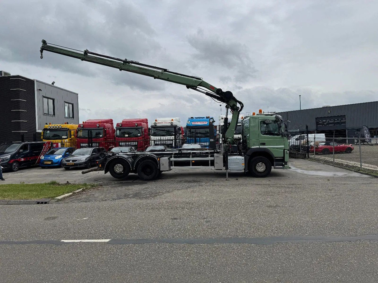Volvo FM 370 6X2 VDL 21T HOOK + HIAB 211 + REMOTE CONT - Камион со кран: слика 3 Volvo FM 370 6X2 VDL 21T HOOK + HIAB 211 + REMOTE CONT - Камион со кран: слика 3