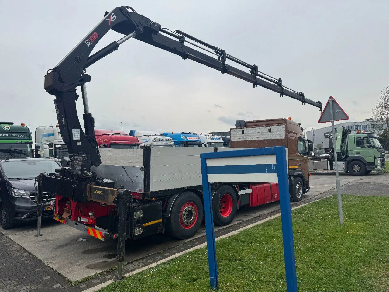 Volvo FM 500 6X2 EURO 5 HIAB 211 EP5 + REMOTE CONTROL - Камион со кран: слика 4 Volvo FM 500 6X2 EURO 5 HIAB 211 EP5 + REMOTE CONTROL - Камион со кран: слика 4