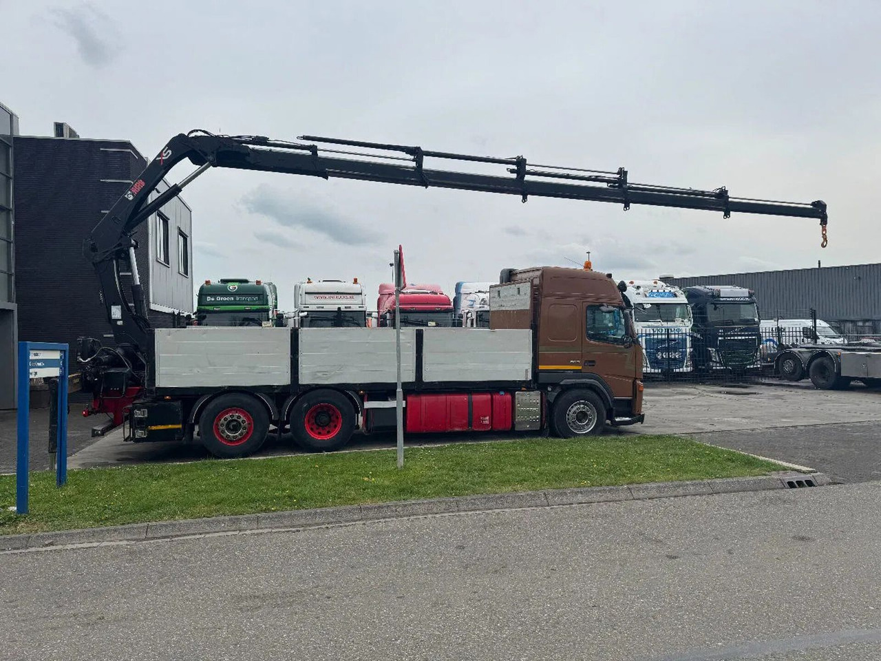 Volvo FM 500 6X2 EURO 5 HIAB 211 EP5 + REMOTE CONTROL - Камион со кран: слика 5 Volvo FM 500 6X2 EURO 5 HIAB 211 EP5 + REMOTE CONTROL - Камион со кран: слика 5